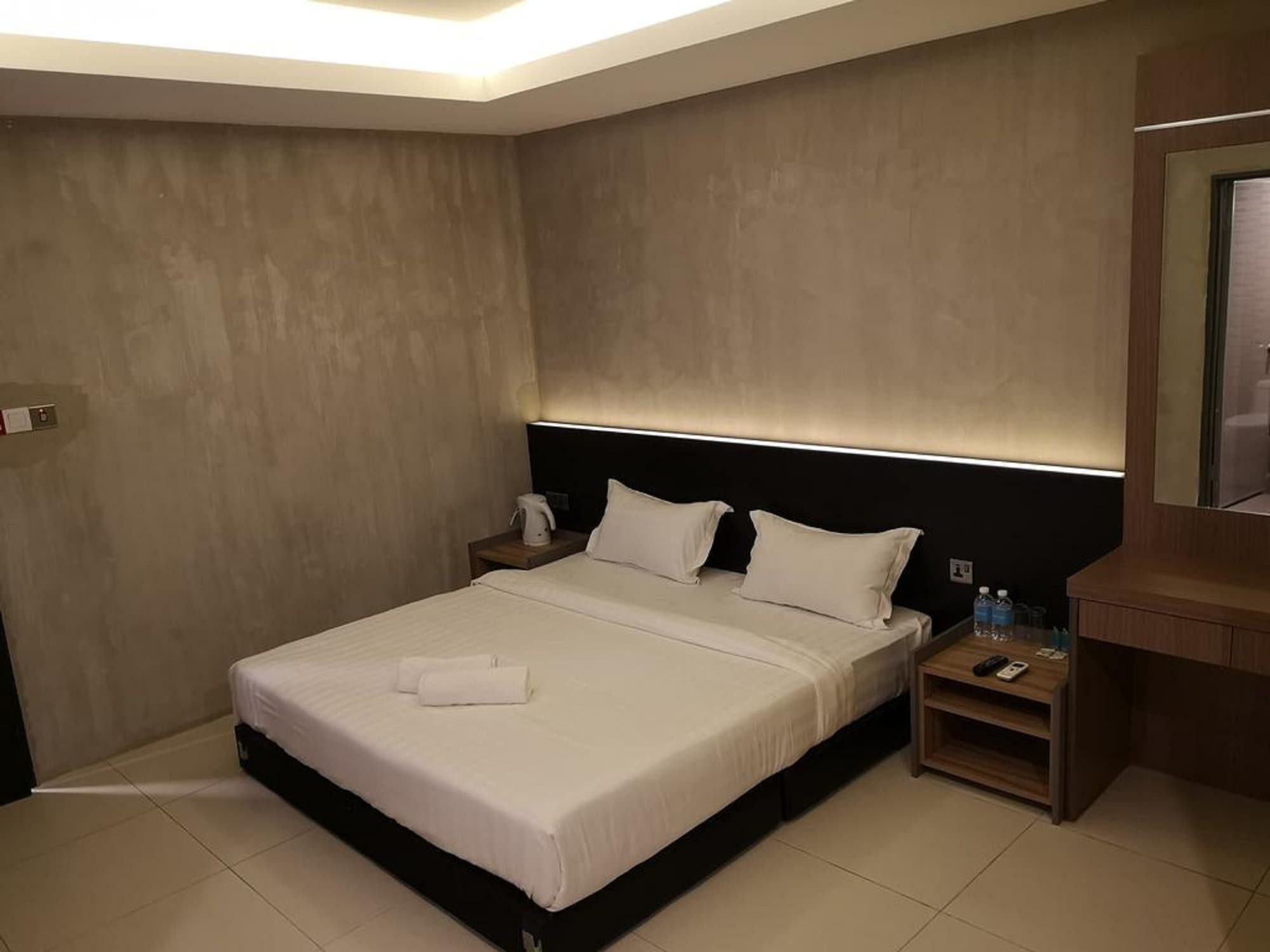 Monaco Boutique Hotel Sadong Jaya Kota Kinabalu Exterior foto